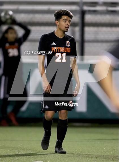 Thumbnail 3 in Pittsburg vs. De La Salle (CIF NCS D1 Semifinal) photogallery.