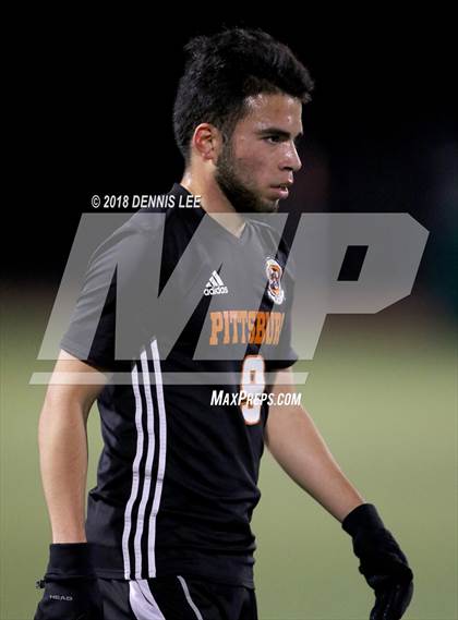 Thumbnail 1 in Pittsburg vs. De La Salle (CIF NCS D1 Semifinal) photogallery.