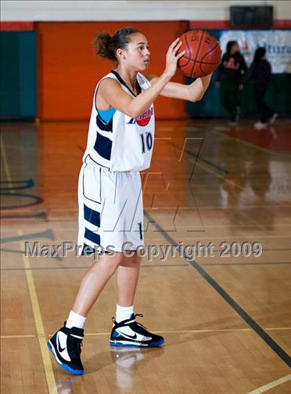 Thumbnail 2 in La Sierra vs. Yucaipa (Lady Bears Holiday Classic) photogallery.