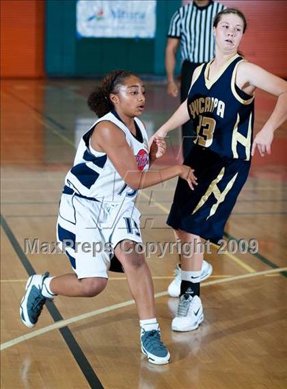 Thumbnail 2 in La Sierra vs. Yucaipa (Lady Bears Holiday Classic) photogallery.