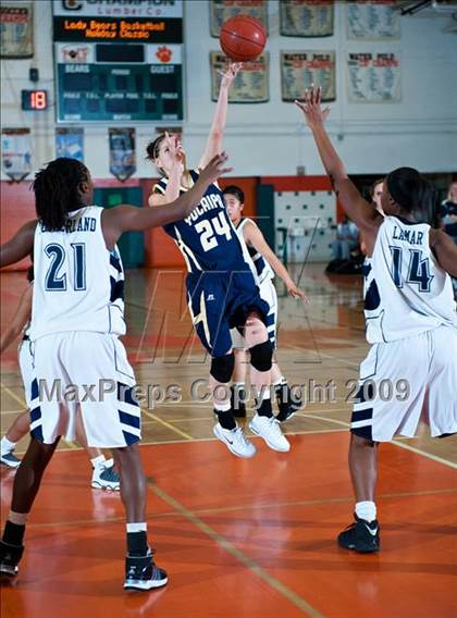 Thumbnail 3 in La Sierra vs. Yucaipa (Lady Bears Holiday Classic) photogallery.