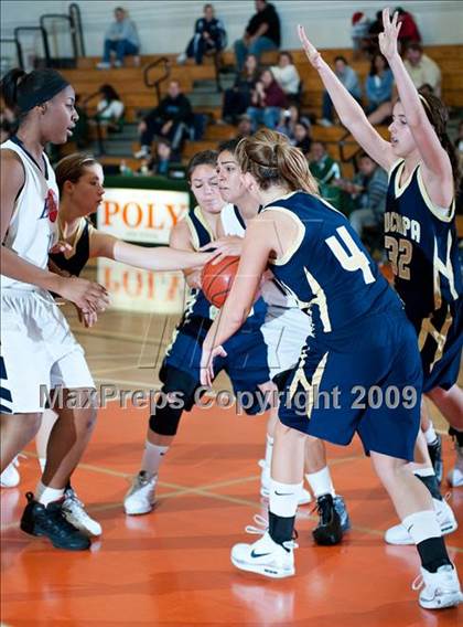 Thumbnail 2 in La Sierra vs. Yucaipa (Lady Bears Holiday Classic) photogallery.