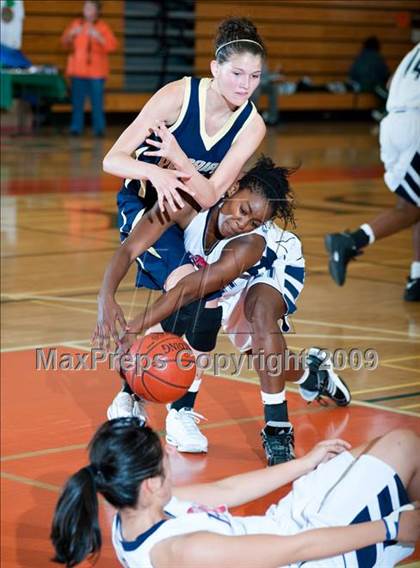 Thumbnail 3 in La Sierra vs. Yucaipa (Lady Bears Holiday Classic) photogallery.