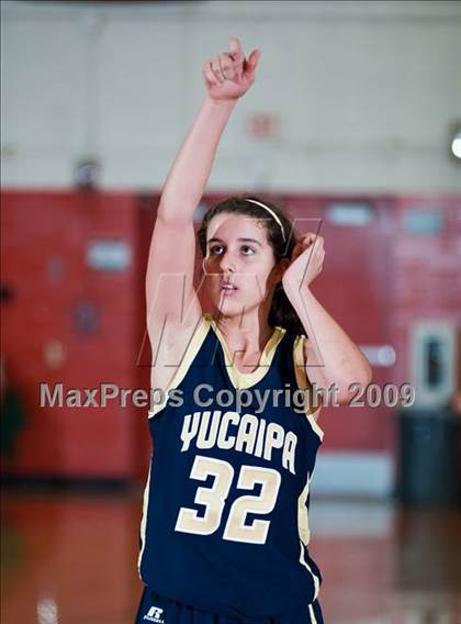 Thumbnail 2 in La Sierra vs. Yucaipa (Lady Bears Holiday Classic) photogallery.