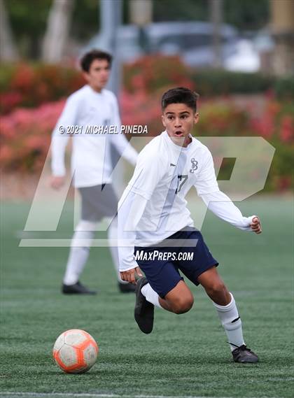 Thumbnail 3 in Laguna Beach vs. St. John Bosco (Hawks Invitational) photogallery.