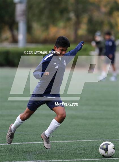 Thumbnail 3 in Laguna Beach vs. St. John Bosco (Hawks Invitational) photogallery.