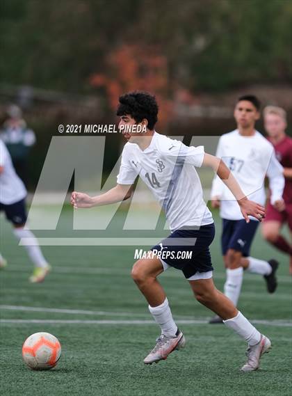 Thumbnail 2 in Laguna Beach vs. St. John Bosco (Hawks Invitational) photogallery.