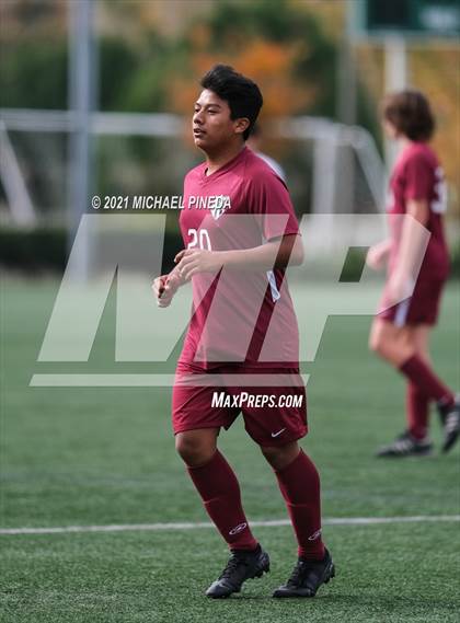 Thumbnail 3 in Laguna Beach vs. St. John Bosco (Hawks Invitational) photogallery.