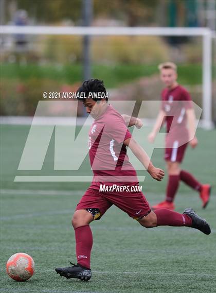 Thumbnail 2 in Laguna Beach vs. St. John Bosco (Hawks Invitational) photogallery.