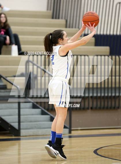 Thumbnail 3 in Rochester vs Utica Eisenhower (MHSAA District Final) photogallery.