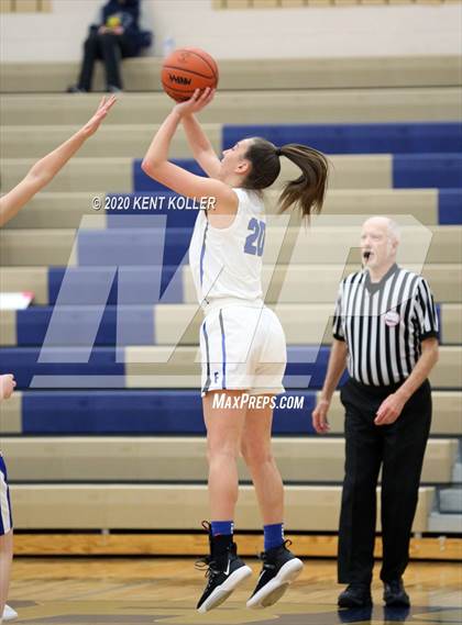 Thumbnail 2 in Rochester vs Utica Eisenhower (MHSAA District Final) photogallery.
