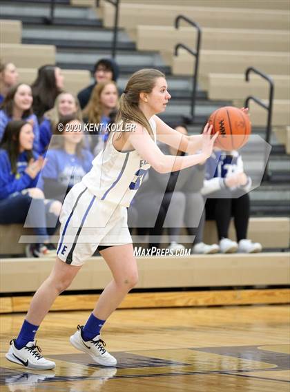 Thumbnail 2 in Rochester vs Utica Eisenhower (MHSAA District Final) photogallery.