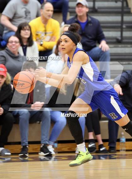 Thumbnail 3 in Rochester vs Utica Eisenhower (MHSAA District Final) photogallery.