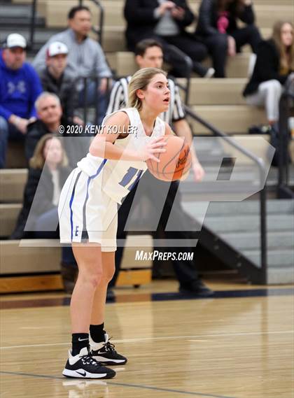 Thumbnail 2 in Rochester vs Utica Eisenhower (MHSAA District Final) photogallery.