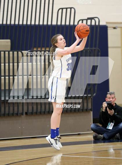 Thumbnail 3 in Rochester vs Utica Eisenhower (MHSAA District Final) photogallery.