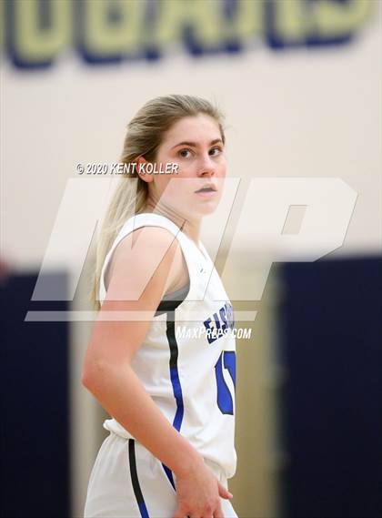 Thumbnail 3 in Rochester vs Utica Eisenhower (MHSAA District Final) photogallery.