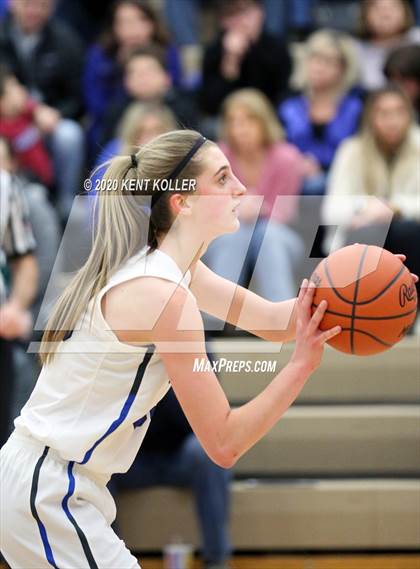 Thumbnail 3 in Rochester vs Utica Eisenhower (MHSAA District Final) photogallery.