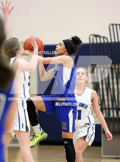 Thumbnail 2 in Rochester vs Utica Eisenhower (MHSAA District Final) photogallery.