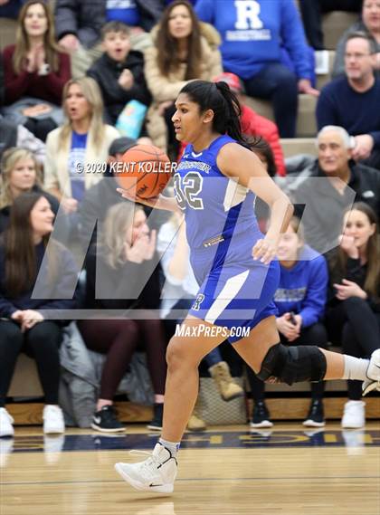 Thumbnail 1 in Rochester vs Utica Eisenhower (MHSAA District Final) photogallery.