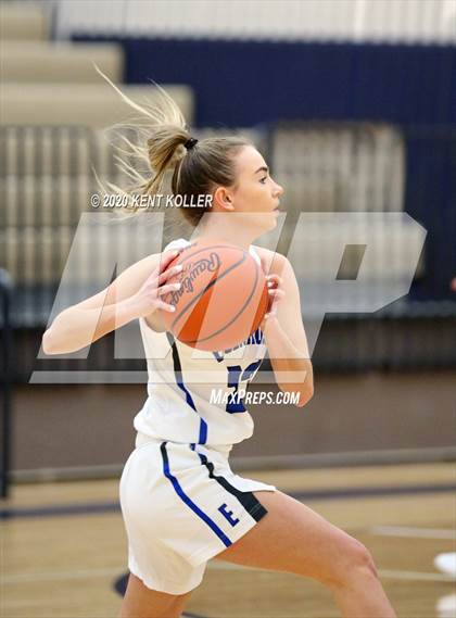 Thumbnail 3 in Rochester vs Utica Eisenhower (MHSAA District Final) photogallery.