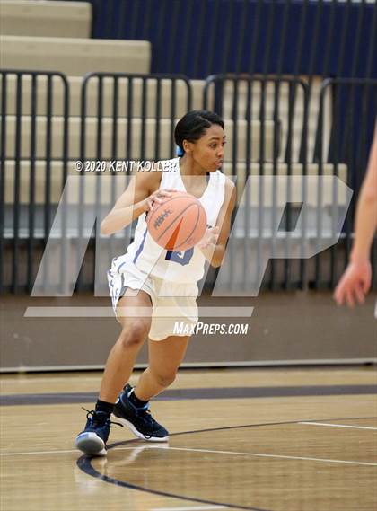 Thumbnail 3 in Rochester vs Utica Eisenhower (MHSAA District Final) photogallery.
