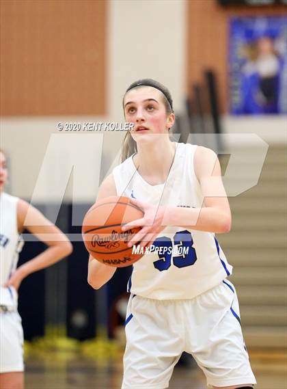 Thumbnail 2 in Rochester vs Utica Eisenhower (MHSAA District Final) photogallery.
