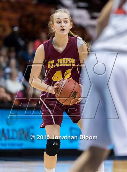 Thumbnail 3 in Cromwell vs. St. Joseph (CIAC Class M Final) photogallery.