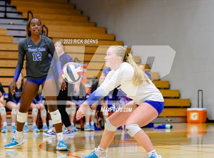 Thumbnail 1 in Grand Oaks vs College Park photogallery.