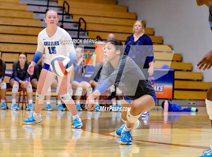 Thumbnail 2 in Grand Oaks vs College Park photogallery.