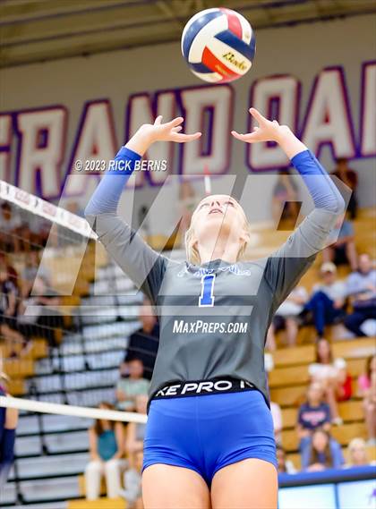 Thumbnail 2 in Grand Oaks vs College Park photogallery.