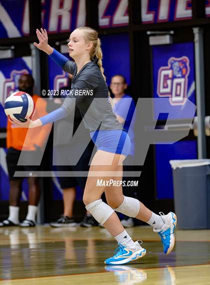 Thumbnail 1 in Grand Oaks vs College Park photogallery.