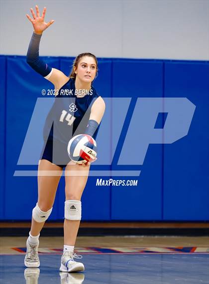Thumbnail 2 in Grand Oaks vs College Park photogallery.