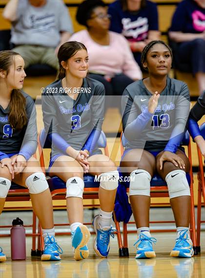 Thumbnail 3 in Grand Oaks vs College Park photogallery.