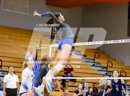 Thumbnail 3 in Grand Oaks vs College Park photogallery.