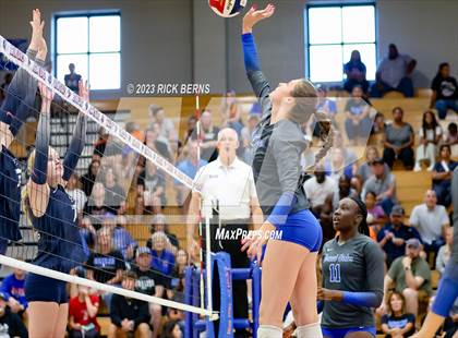 Thumbnail 3 in Grand Oaks vs College Park photogallery.