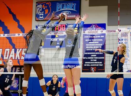 Thumbnail 2 in Grand Oaks vs College Park photogallery.