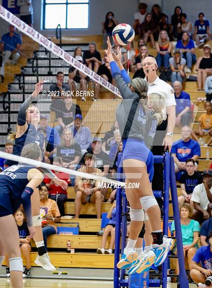 Thumbnail 1 in Grand Oaks vs College Park photogallery.