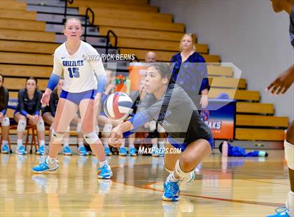 Thumbnail 3 in Grand Oaks vs College Park photogallery.