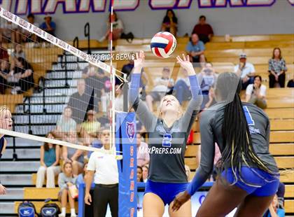 Thumbnail 1 in Grand Oaks vs College Park photogallery.
