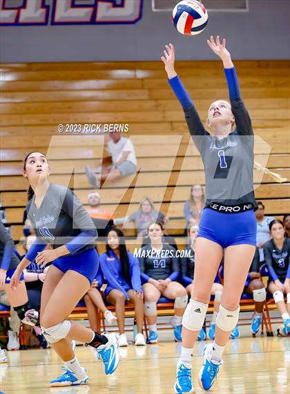 Thumbnail 1 in Grand Oaks vs College Park photogallery.