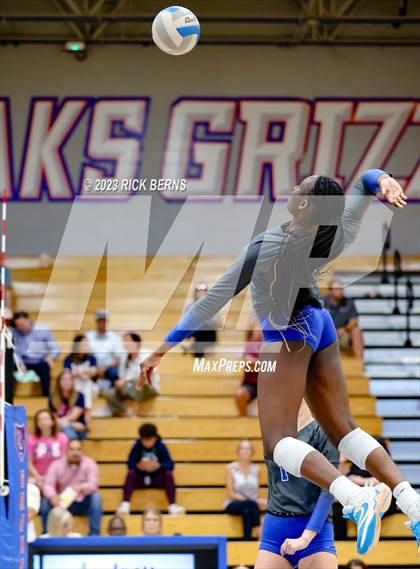 Thumbnail 1 in Grand Oaks vs College Park photogallery.