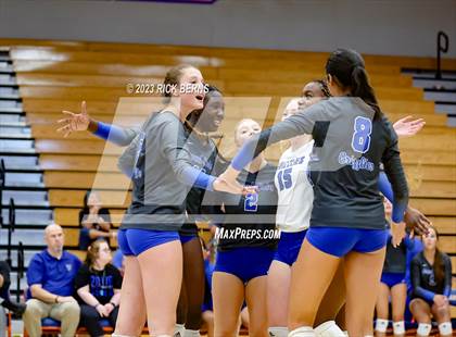 Thumbnail 1 in Grand Oaks vs College Park photogallery.