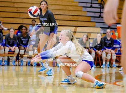 Thumbnail 1 in Grand Oaks vs College Park photogallery.