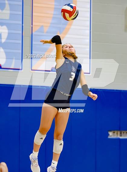 Thumbnail 2 in Grand Oaks vs College Park photogallery.