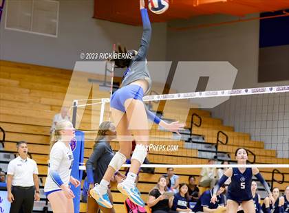 Thumbnail 1 in Grand Oaks vs College Park photogallery.