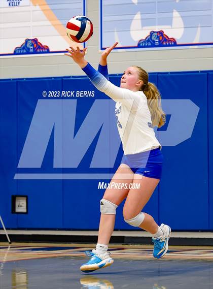 Thumbnail 1 in Grand Oaks vs College Park photogallery.