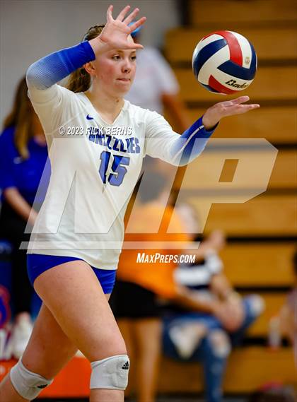 Thumbnail 3 in Grand Oaks vs College Park photogallery.