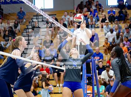 Thumbnail 3 in Grand Oaks vs College Park photogallery.