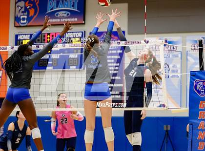 Thumbnail 1 in Grand Oaks vs College Park photogallery.