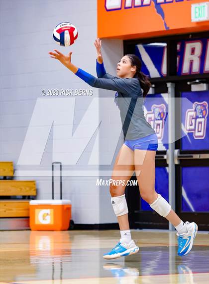 Thumbnail 2 in Grand Oaks vs College Park photogallery.